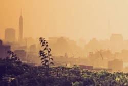 Foto mostrando a poluição do ar numa cidade